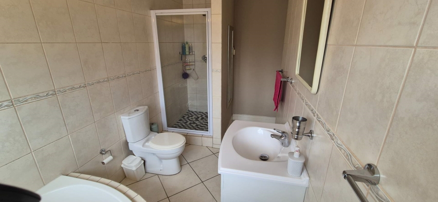 3 Bedroom Property for Sale in New Redruth Gauteng