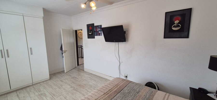 3 Bedroom Property for Sale in New Redruth Gauteng