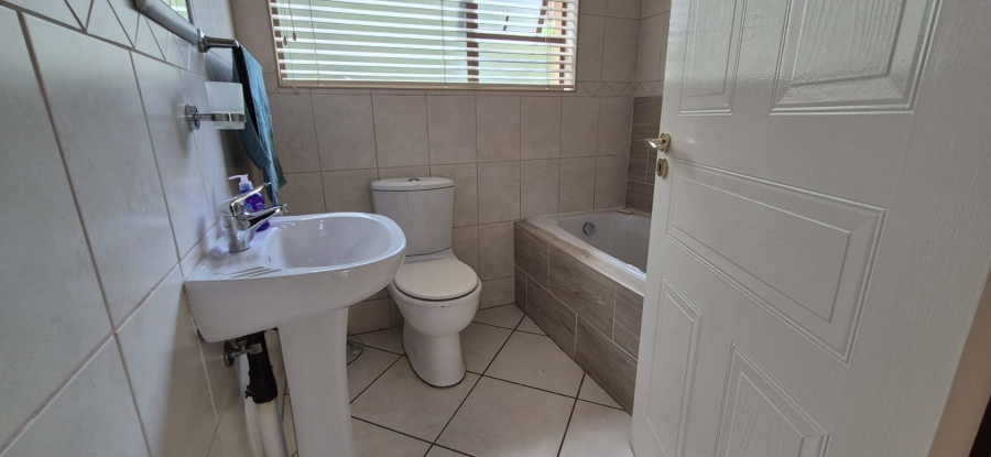 3 Bedroom Property for Sale in New Redruth Gauteng