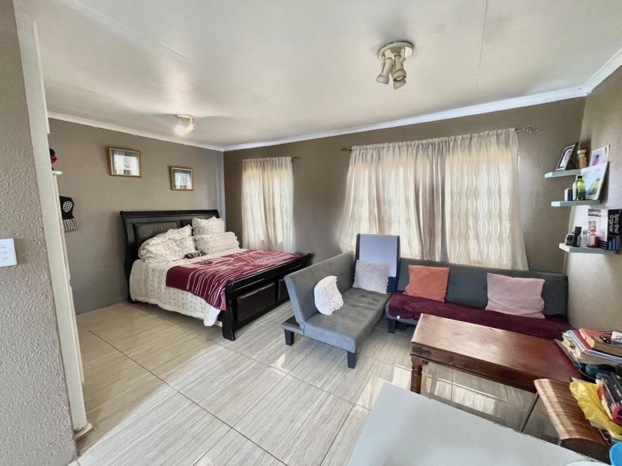 1 Bedroom Property for Sale in Kew Gauteng