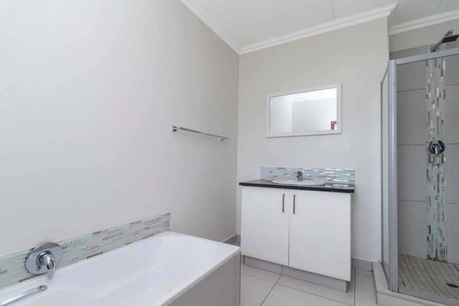 1 Bedroom Property for Sale in Carlswald North Estate Gauteng