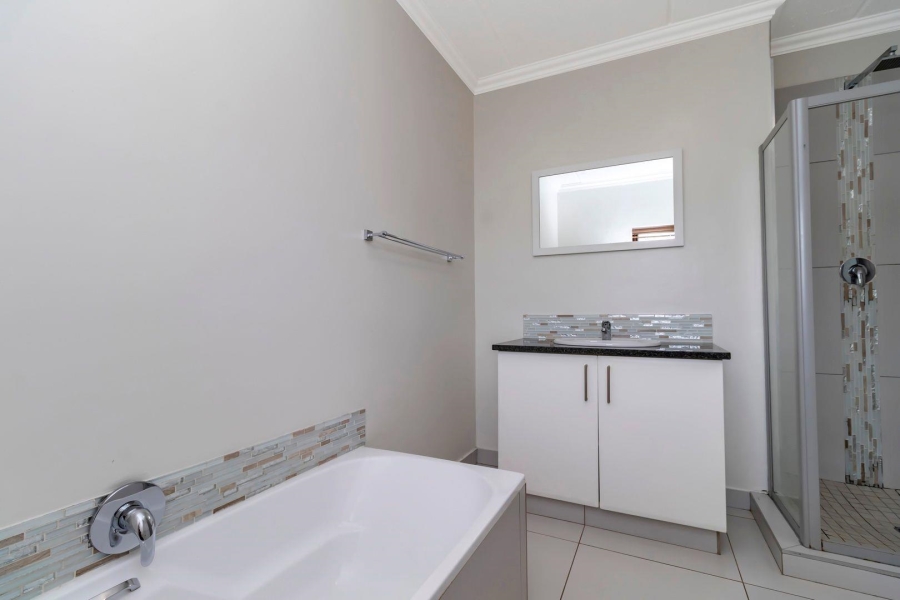 1 Bedroom Property for Sale in Carlswald North Estate Gauteng