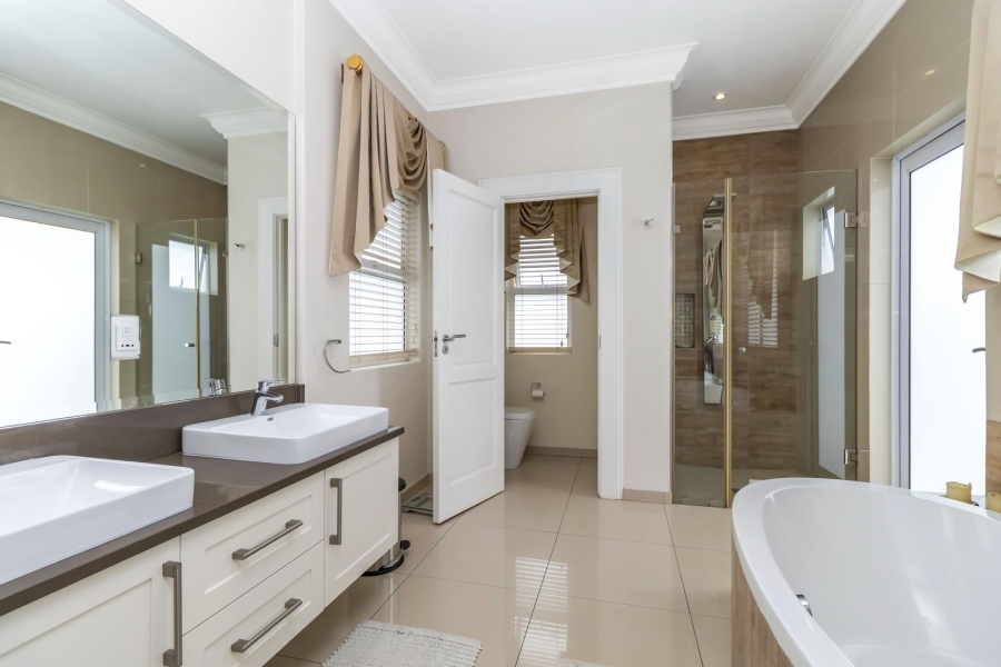 4 Bedroom Property for Sale in Waterfall Country Village Gauteng