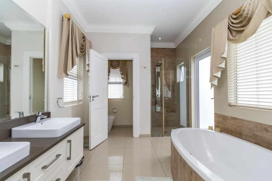 4 Bedroom Property for Sale in Waterfall Country Village Gauteng