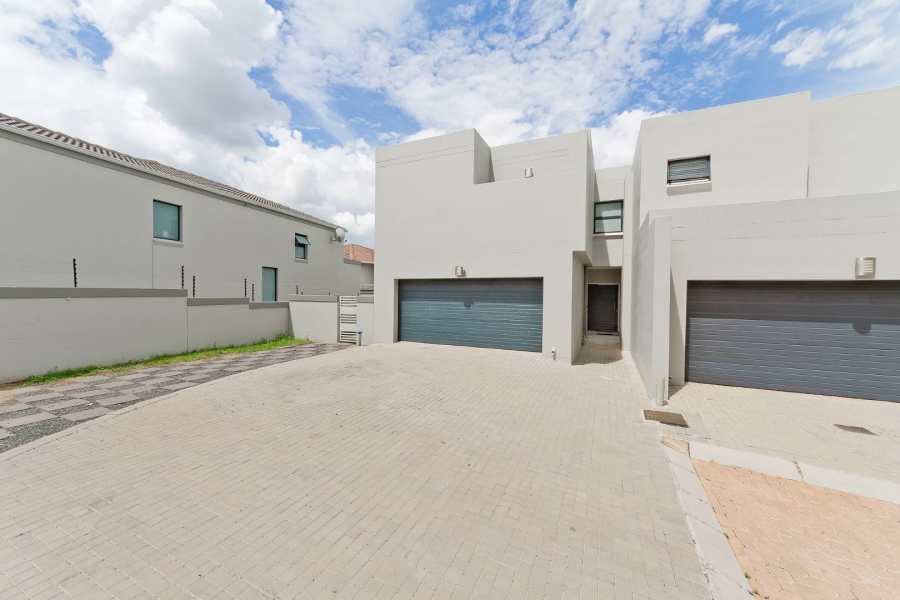 3 Bedroom Property for Sale in Lonehill Gauteng