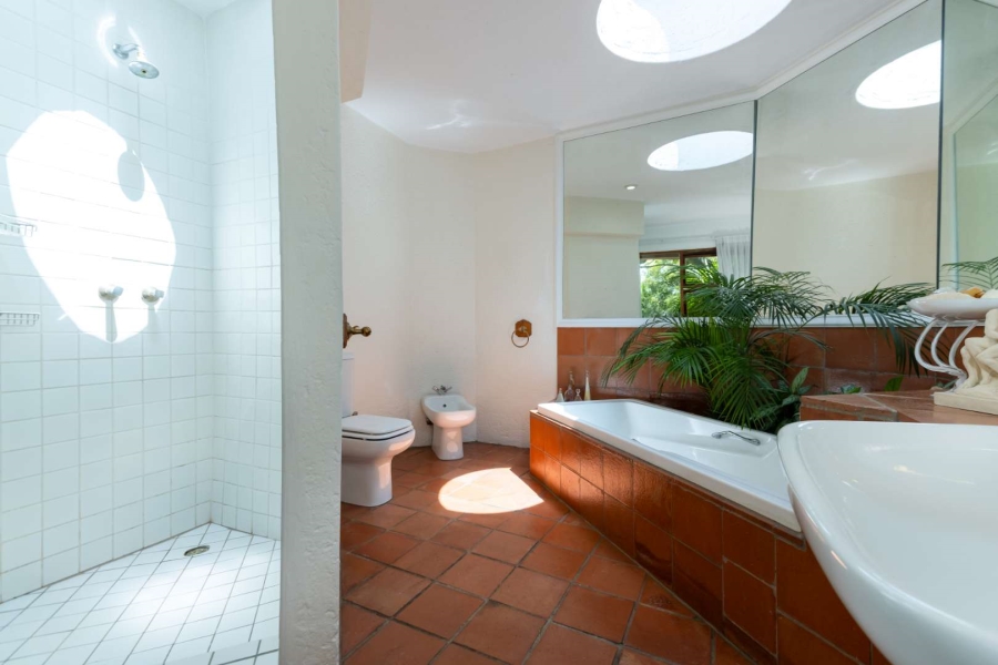 5 Bedroom Property for Sale in Lonehill Gauteng