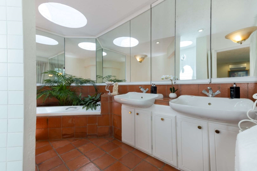 5 Bedroom Property for Sale in Lonehill Gauteng