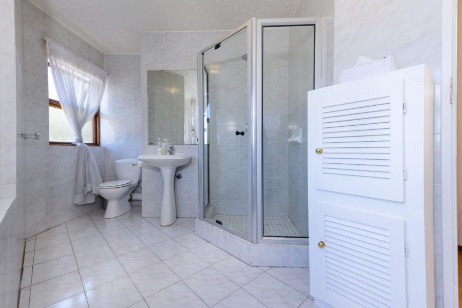 5 Bedroom Property for Sale in Lonehill Gauteng