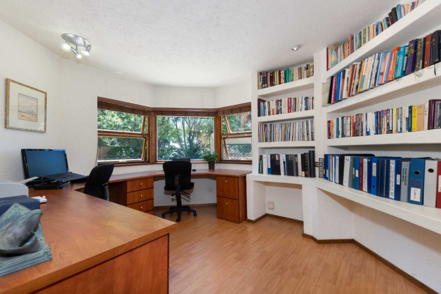 5 Bedroom Property for Sale in Lonehill Gauteng