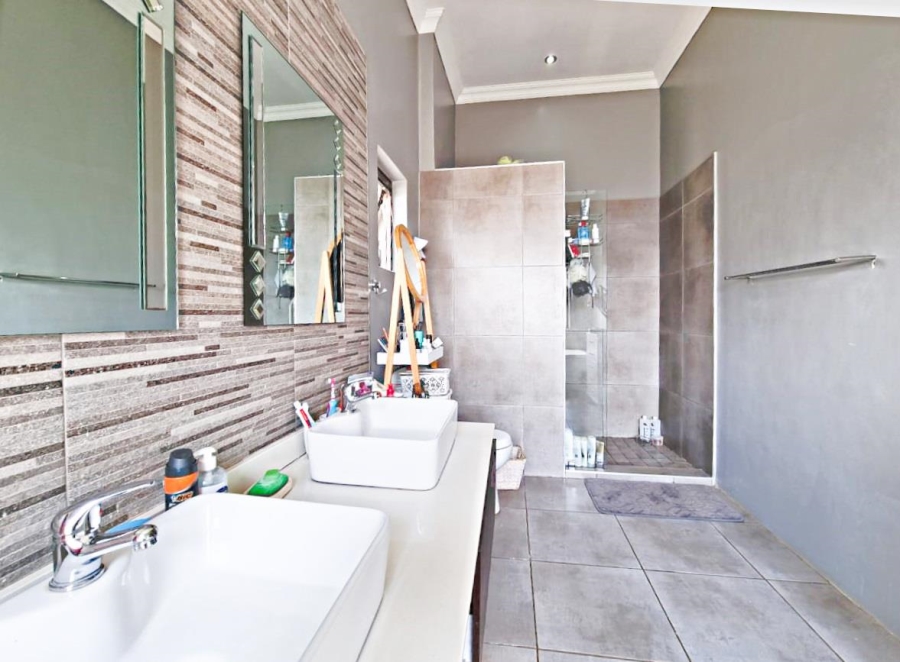 4 Bedroom Property for Sale in Olympus AH Gauteng