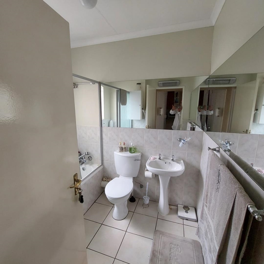 2 Bedroom Property for Sale in Oakdene Gauteng