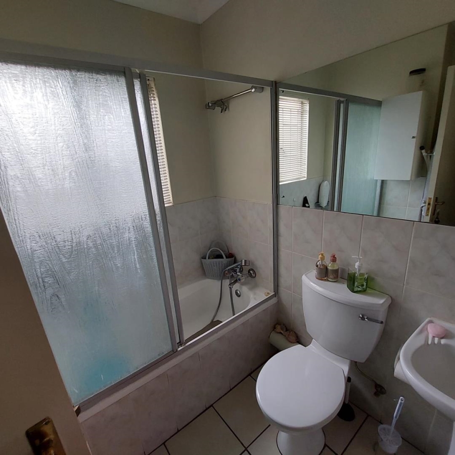 2 Bedroom Property for Sale in Oakdene Gauteng