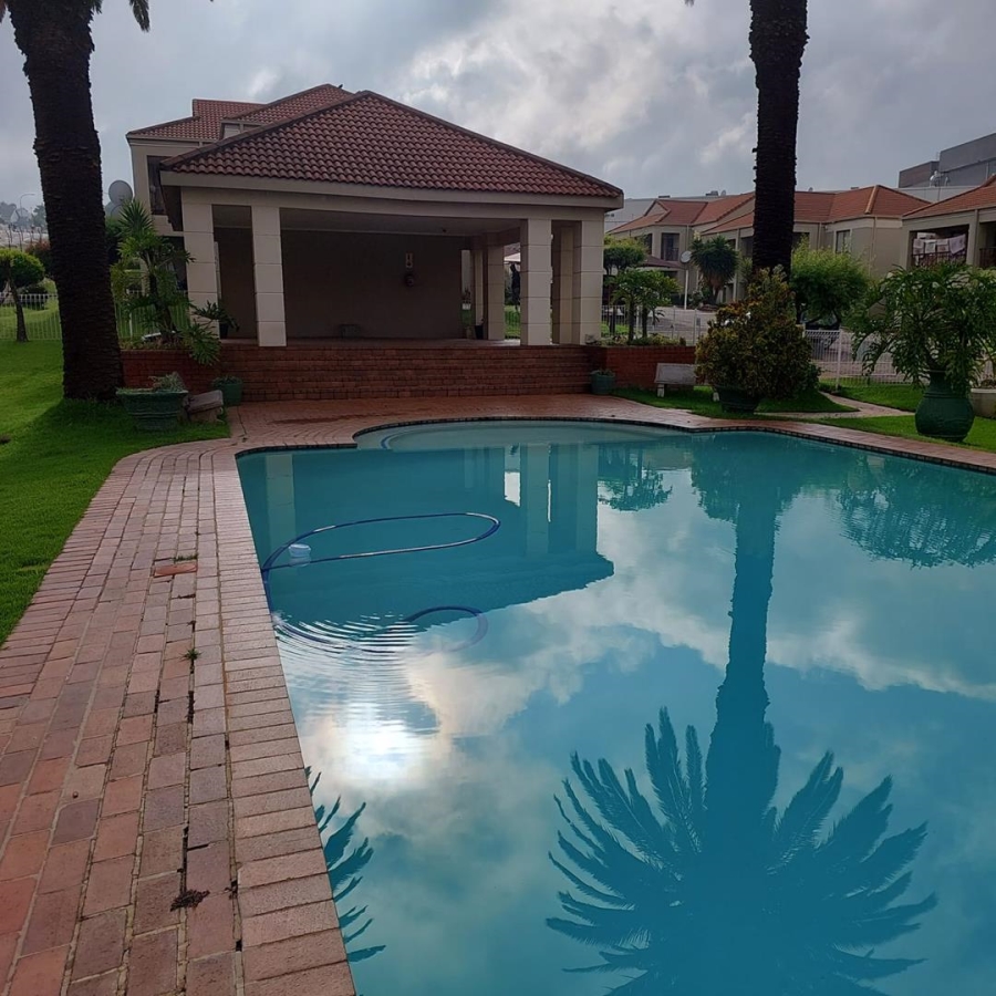 2 Bedroom Property for Sale in Oakdene Gauteng