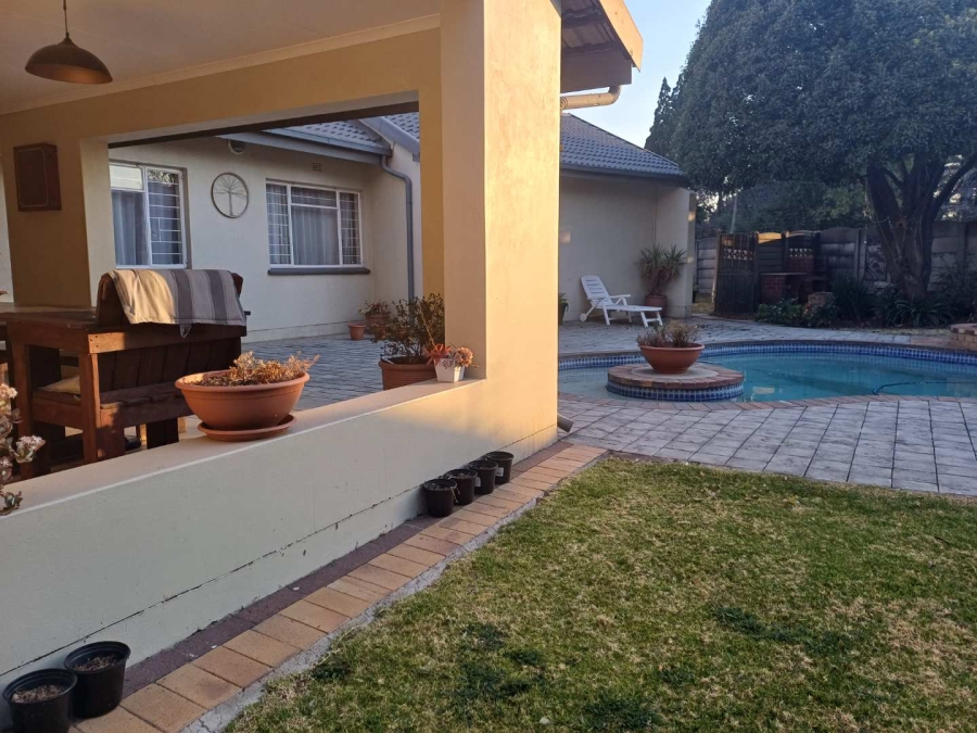 5 Bedroom Property for Sale in Brackenhurst Gauteng