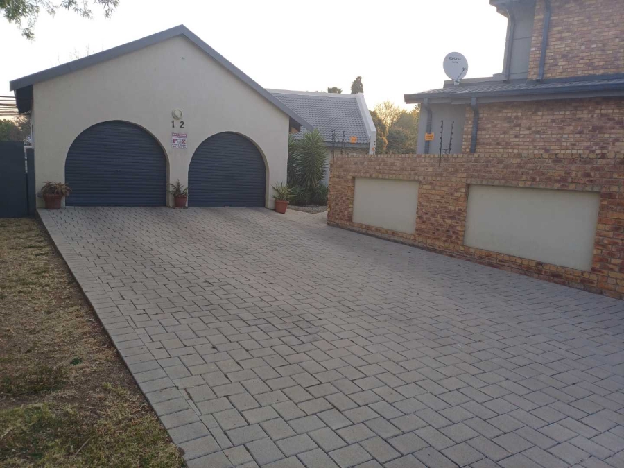 5 Bedroom Property for Sale in Brackenhurst Gauteng