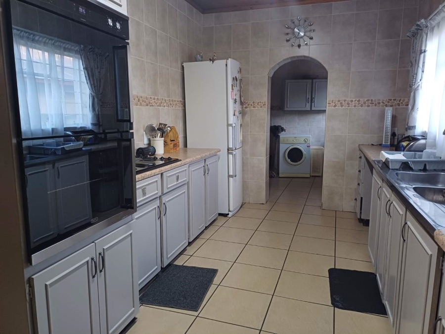 5 Bedroom Property for Sale in Brackenhurst Gauteng