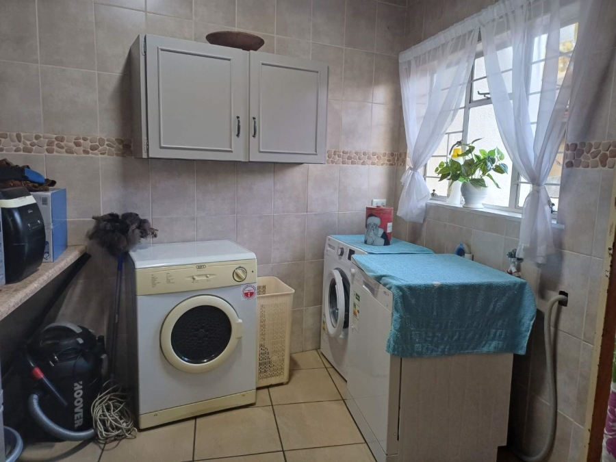 5 Bedroom Property for Sale in Brackenhurst Gauteng