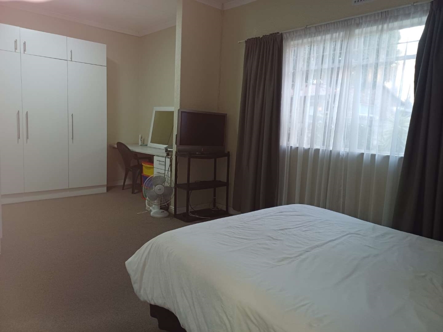 5 Bedroom Property for Sale in Brackenhurst Gauteng