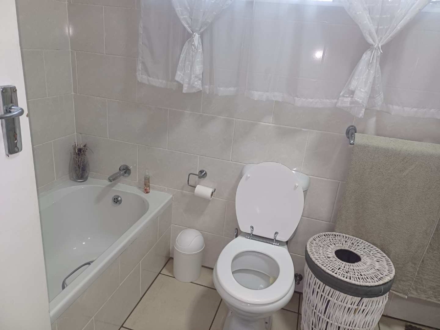 5 Bedroom Property for Sale in Brackenhurst Gauteng