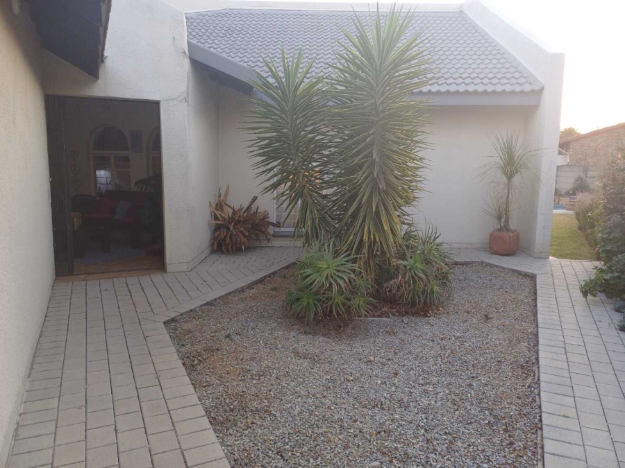 5 Bedroom Property for Sale in Brackenhurst Gauteng