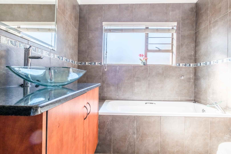 3 Bedroom Property for Sale in Bassonia Rock Gauteng