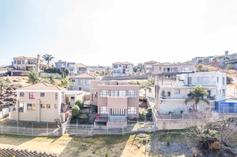 3 Bedroom Property for Sale in Bassonia Rock Gauteng