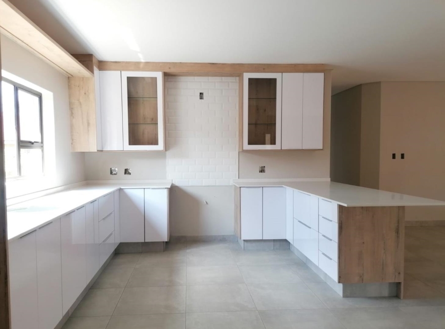 4 Bedroom Property for Sale in Brackenhurst Gauteng