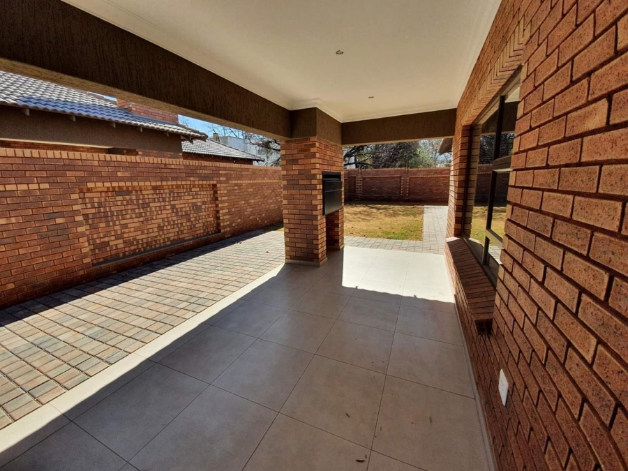4 Bedroom Property for Sale in Brackenhurst Gauteng
