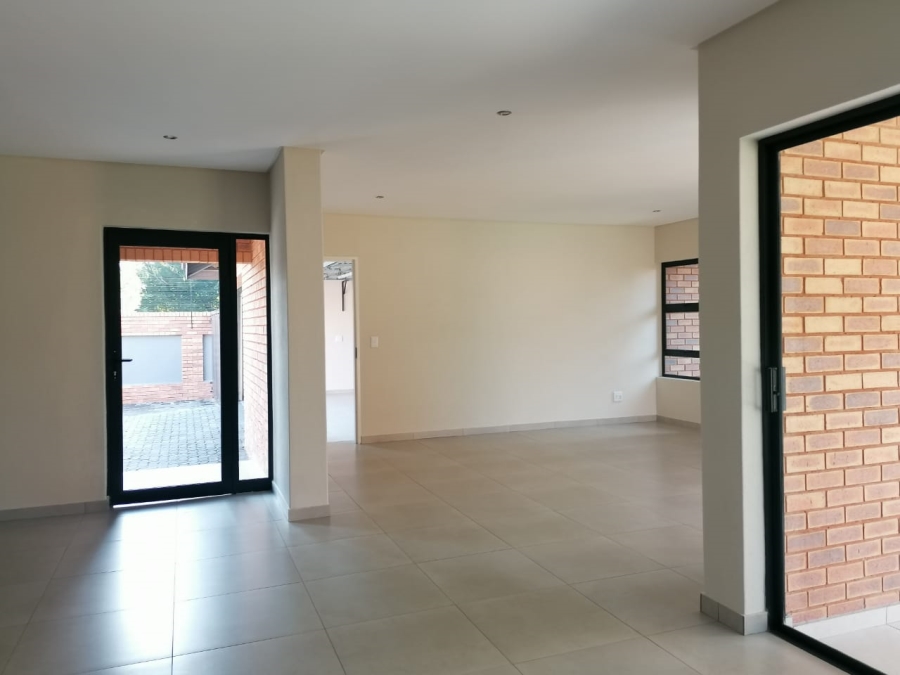 3 Bedroom Property for Sale in Brackenhurst Gauteng