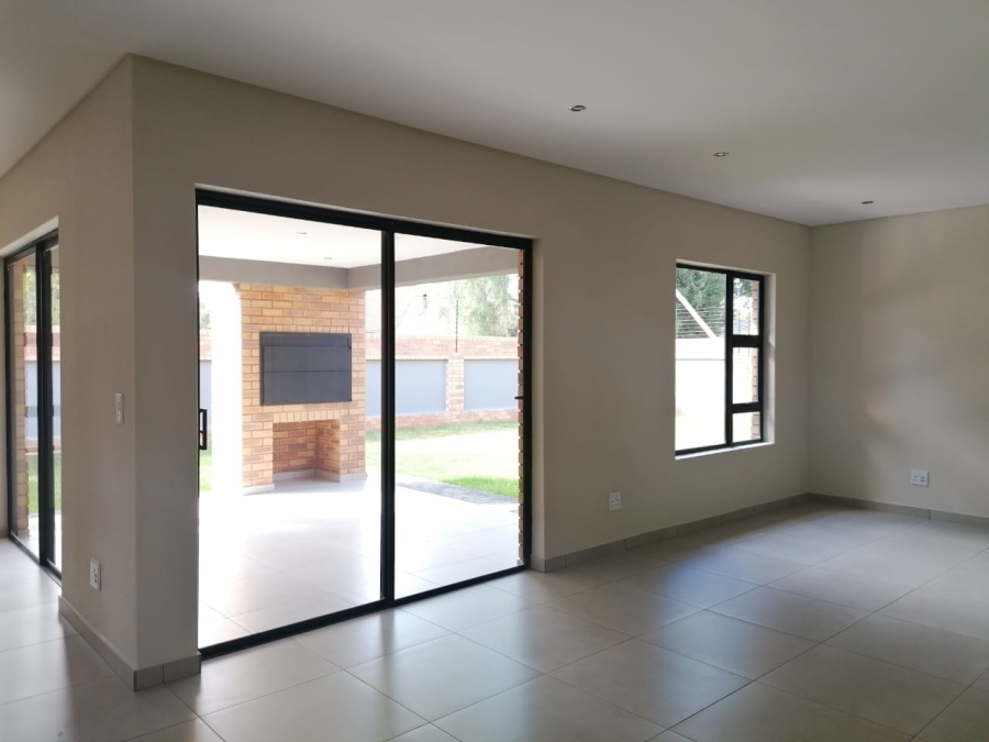 3 Bedroom Property for Sale in Brackenhurst Gauteng