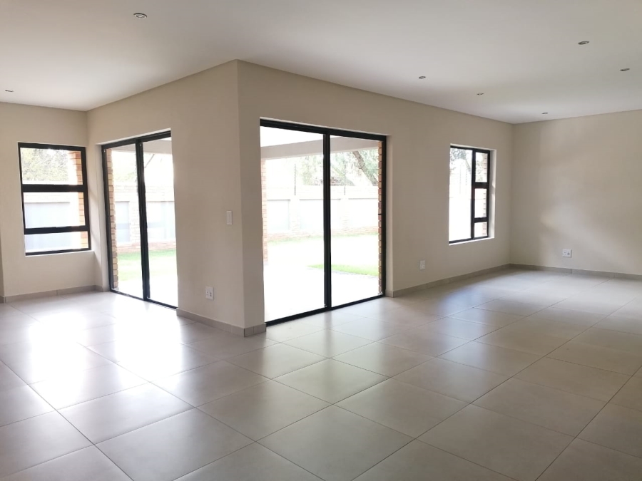 3 Bedroom Property for Sale in Brackenhurst Gauteng