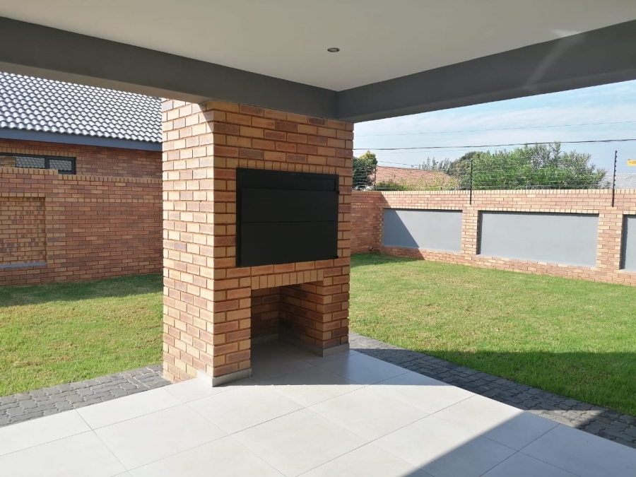 3 Bedroom Property for Sale in Brackenhurst Gauteng