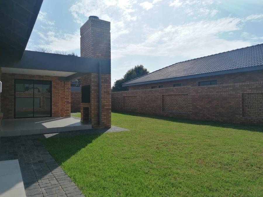 3 Bedroom Property for Sale in Brackenhurst Gauteng