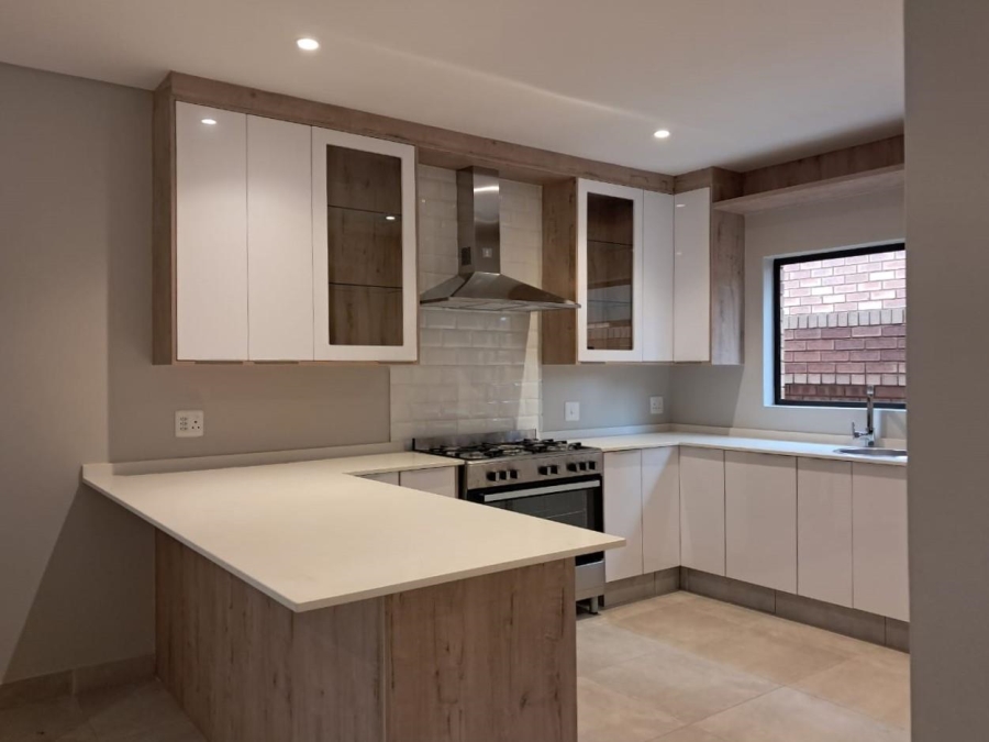 4 Bedroom Property for Sale in Brackenhurst Gauteng
