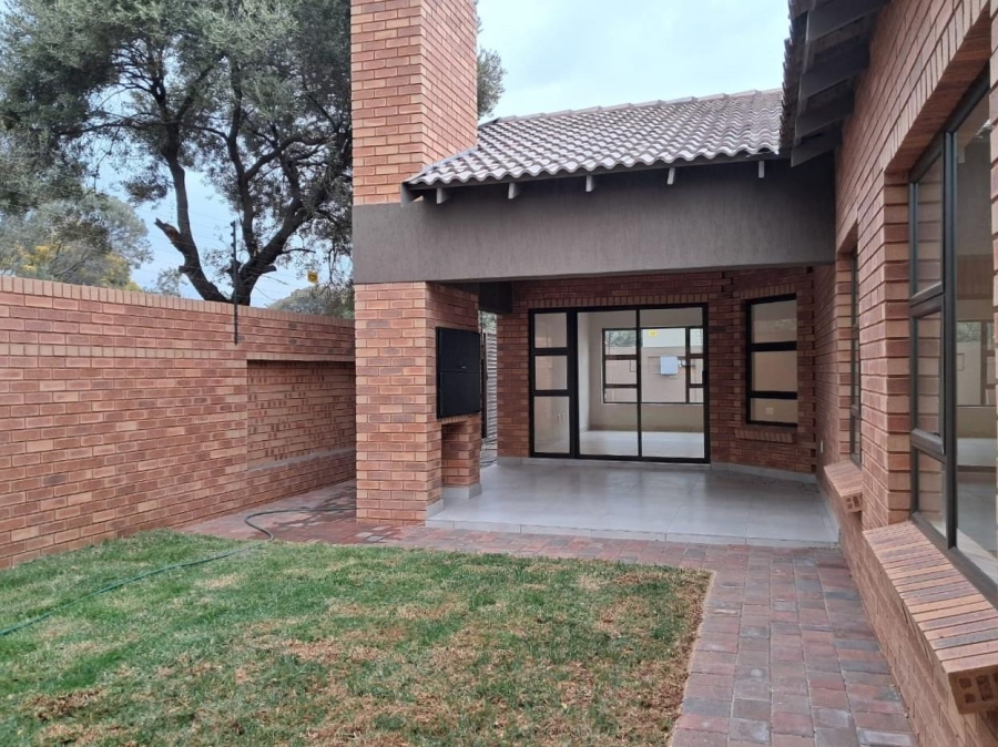 4 Bedroom Property for Sale in Brackenhurst Gauteng