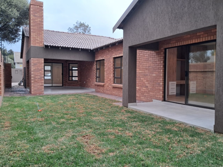 4 Bedroom Property for Sale in Brackenhurst Gauteng
