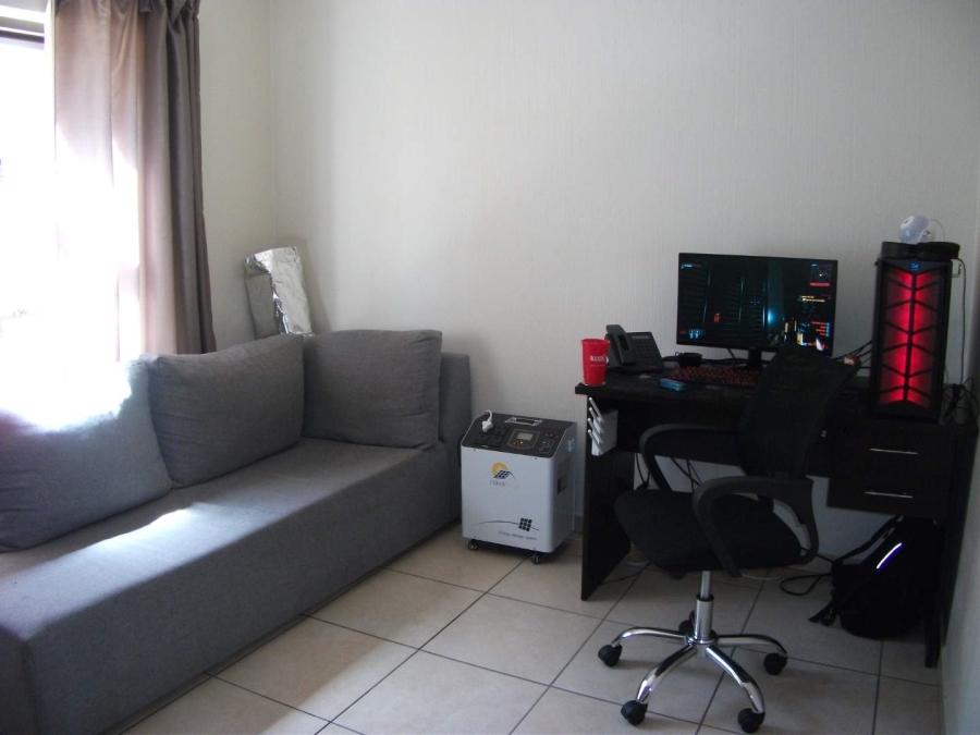 2 Bedroom Property for Sale in Mulbarton Gauteng