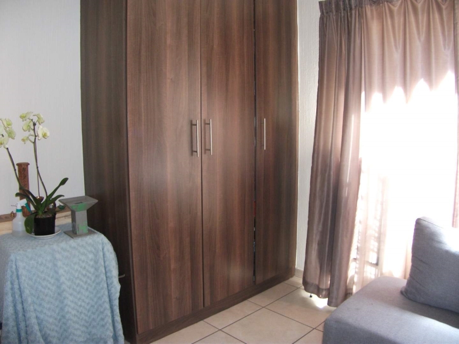 2 Bedroom Property for Sale in Mulbarton Gauteng