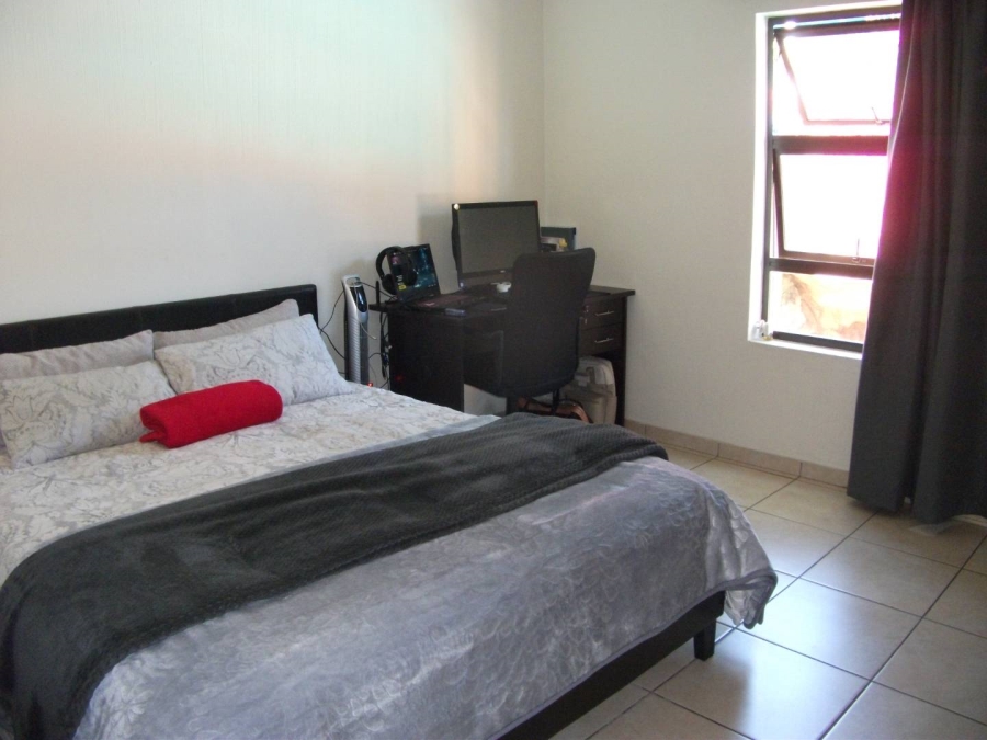 2 Bedroom Property for Sale in Mulbarton Gauteng