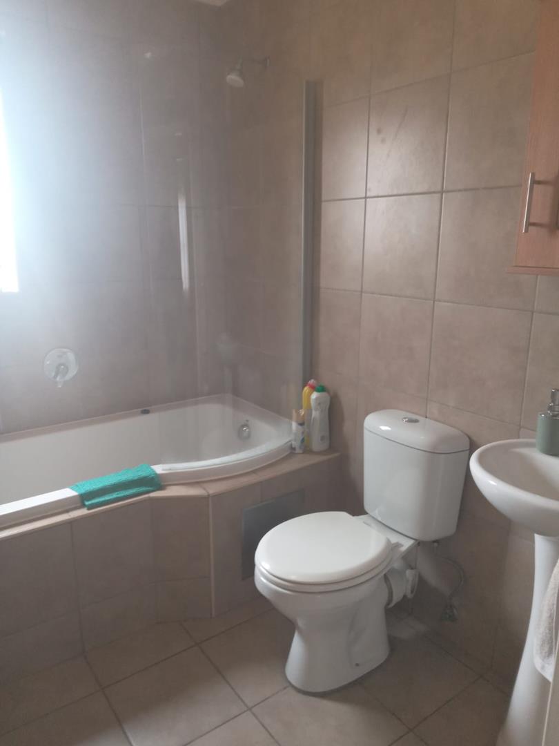 2 Bedroom Property for Sale in Olifantsvlei Gauteng