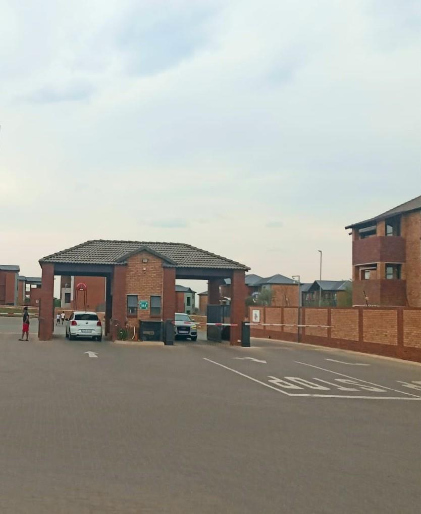 2 Bedroom Property for Sale in Olifantsvlei Gauteng