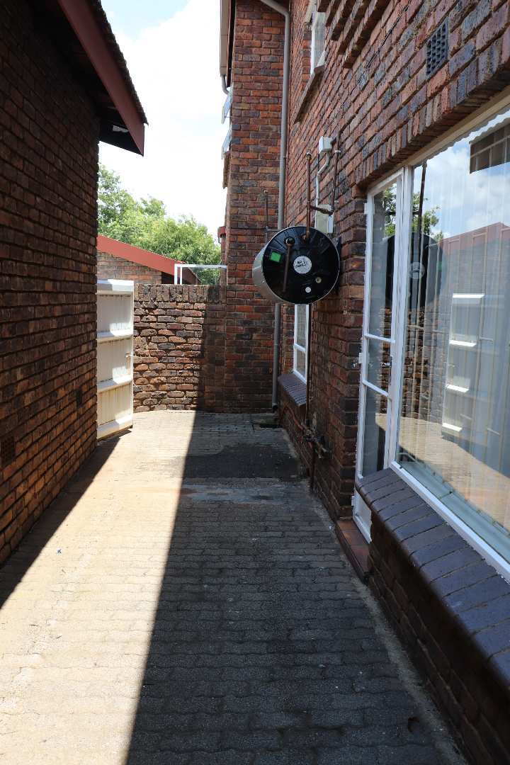 2 Bedroom Property for Sale in Florida Gauteng