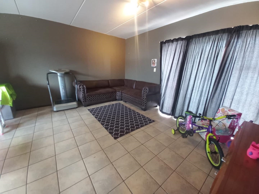 2 Bedroom Property for Sale in Bardene Gauteng
