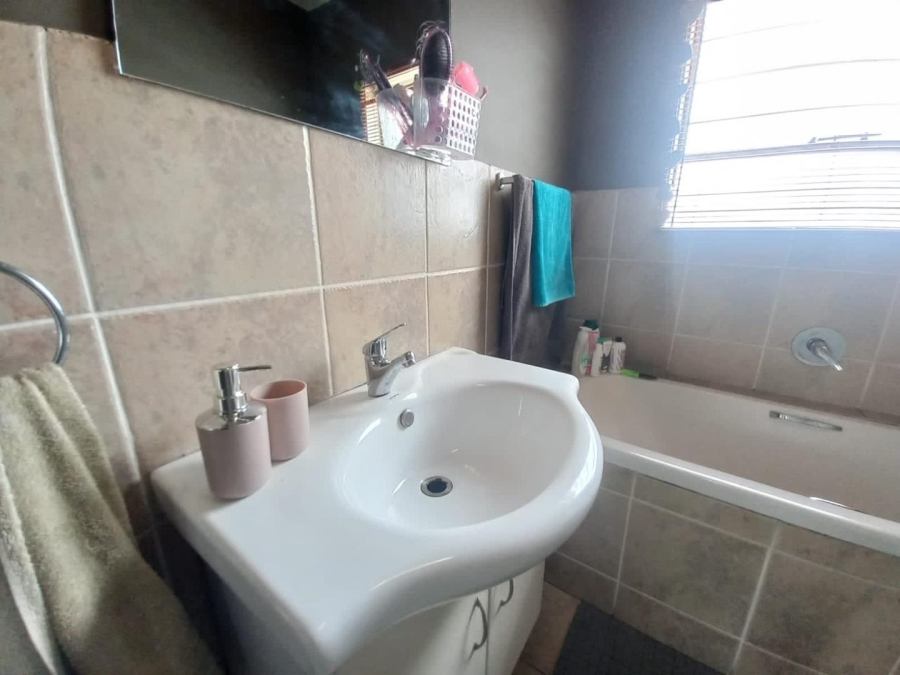 2 Bedroom Property for Sale in Bardene Gauteng