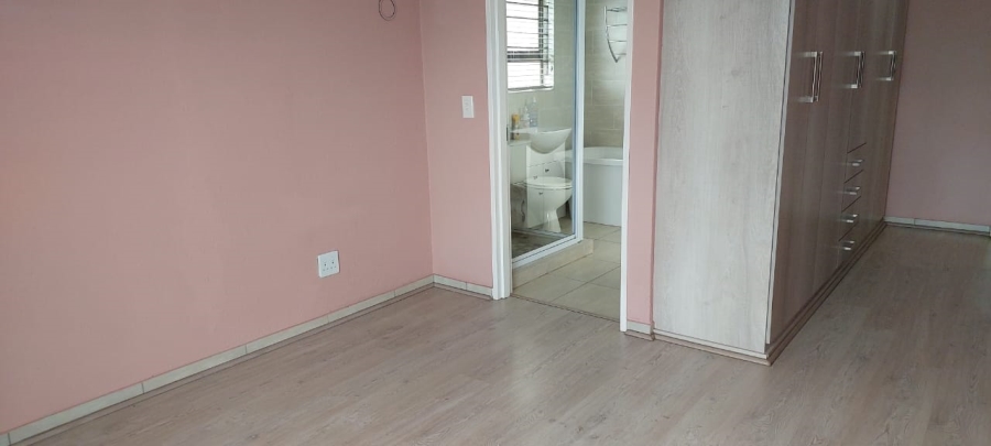 3 Bedroom Property for Sale in South Crest Gauteng