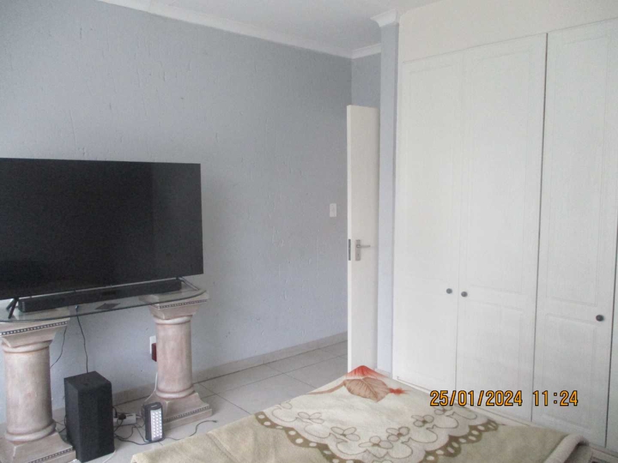 2 Bedroom Property for Sale in Alberante Gauteng