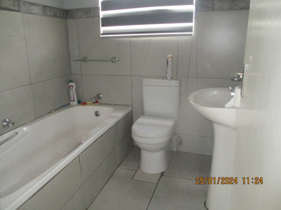 2 Bedroom Property for Sale in Alberante Gauteng