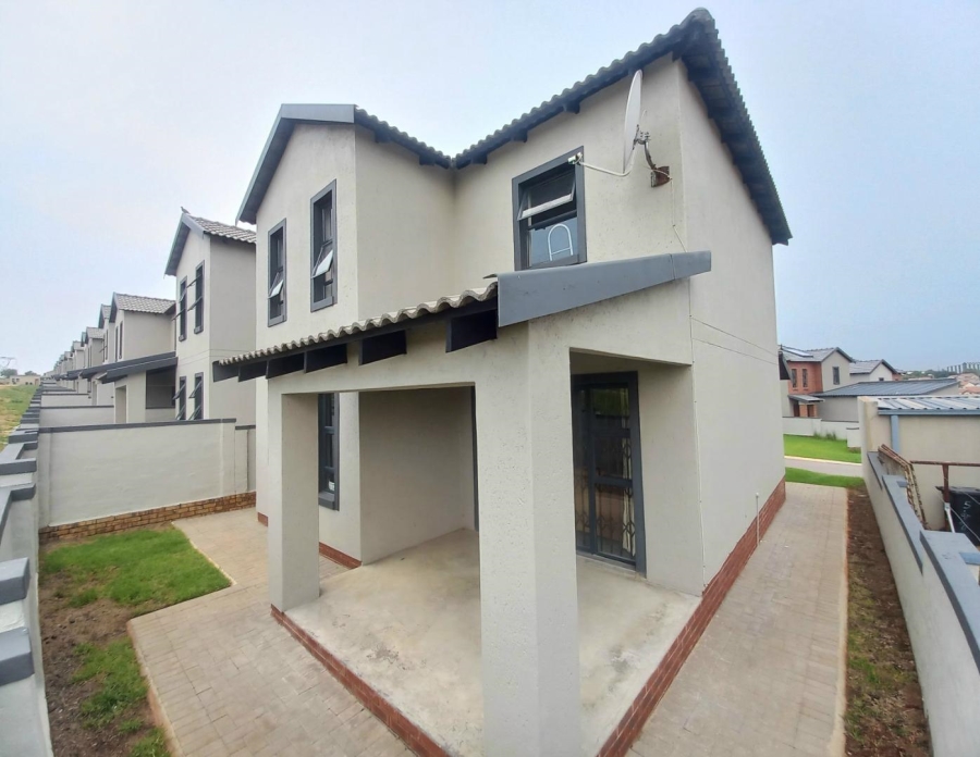 3 Bedroom Property for Sale in Kosmosdal Gauteng