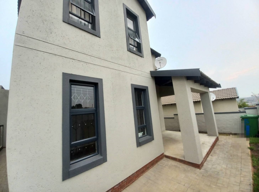 3 Bedroom Property for Sale in Kosmosdal Gauteng