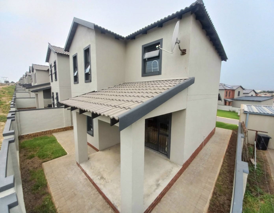 3 Bedroom Property for Sale in Kosmosdal Gauteng